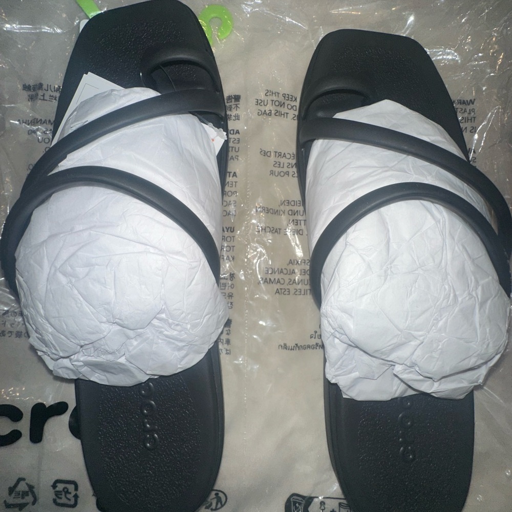 CROCS Black Miami Toe Loop Sandals